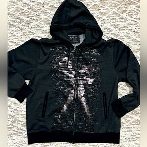 MARK ECKO Full Zip Sweatshirt —> (XXL)
Charcoal Grey & Metalics.